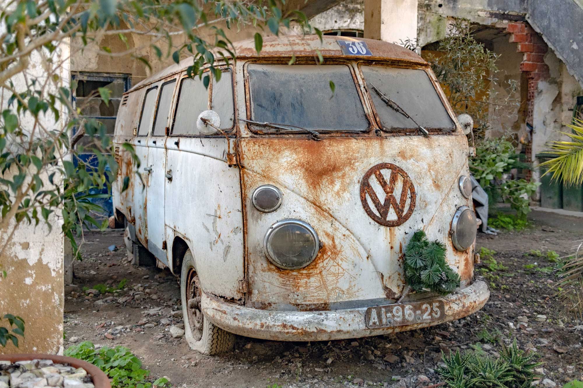 Resurfaced in Trafaria: Volkswagon Bus