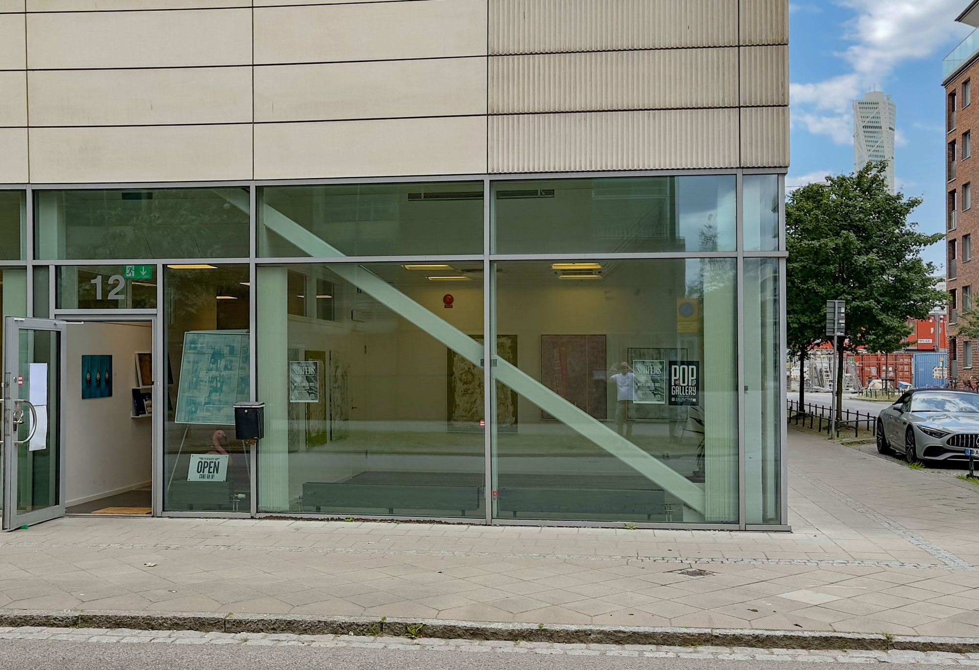 Pop Up Gallery