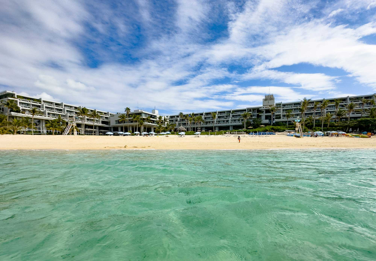benefits and drawbacks of staying at a huge resort